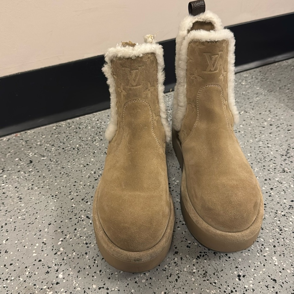 Louis Vitton Aspen Chelsea ankle boot